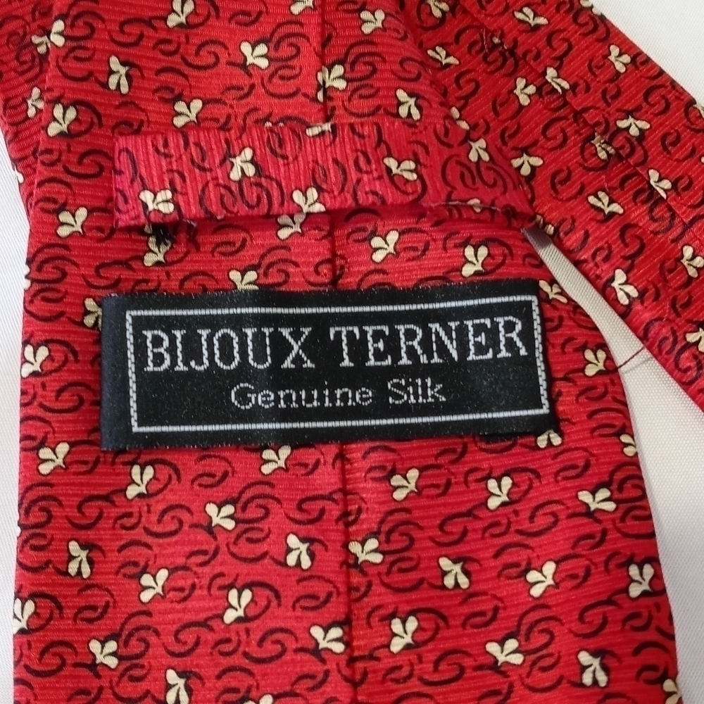 Bijoux Terner genuine silk hand made tie